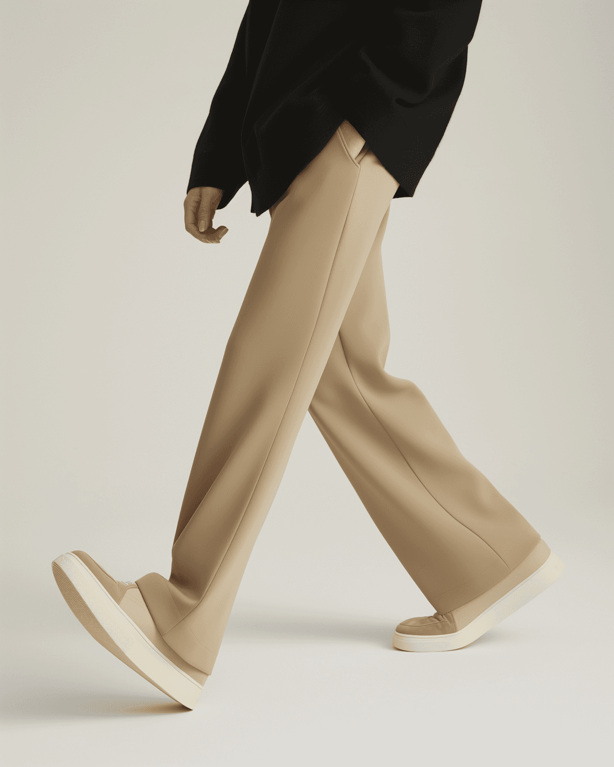 Calça social bege de caimento reto em movimento